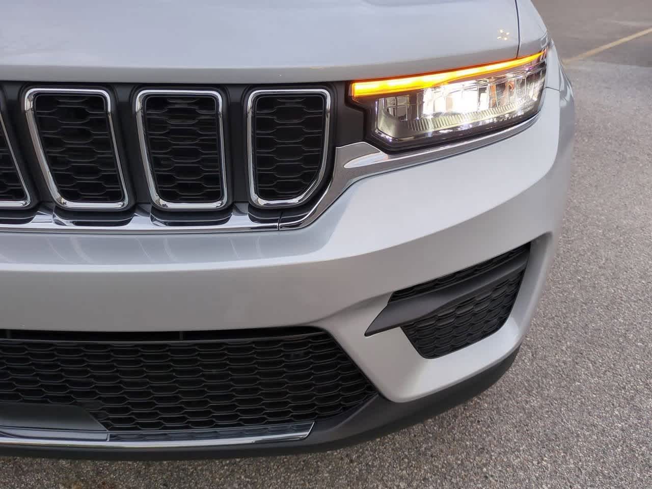 Thumbnail: 2025 Jeep Grand Cherokee - 11