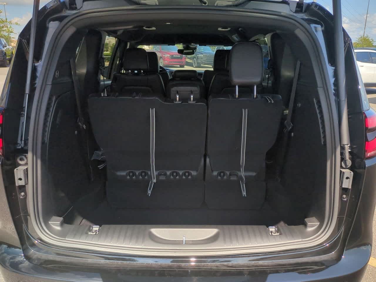 Thumbnail: 2026 Chrysler Pacifica - 34