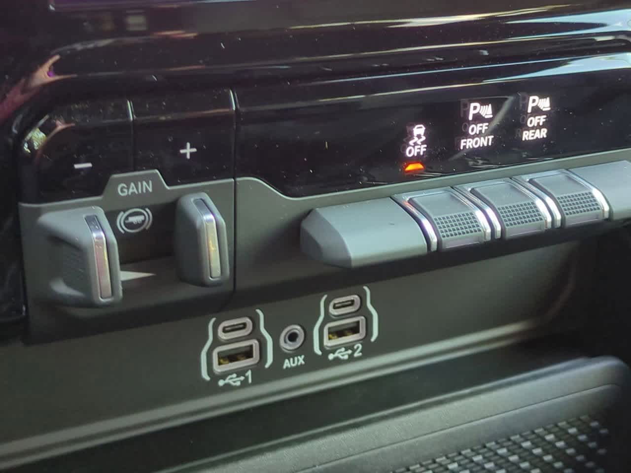 Thumbnail: 2026 RAM 1500 - 17