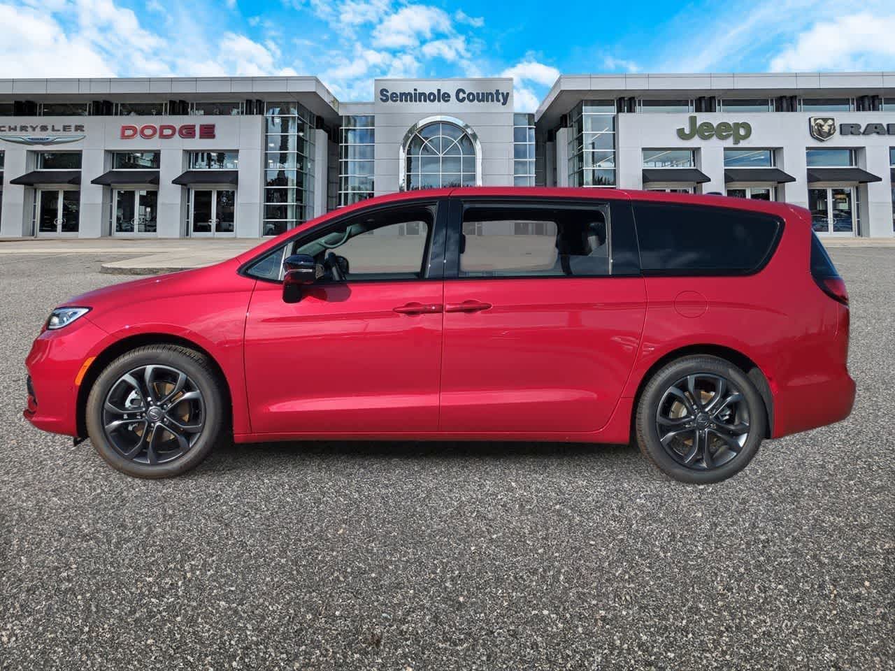 Thumbnail: 2026 Chrysler Pacifica - 5