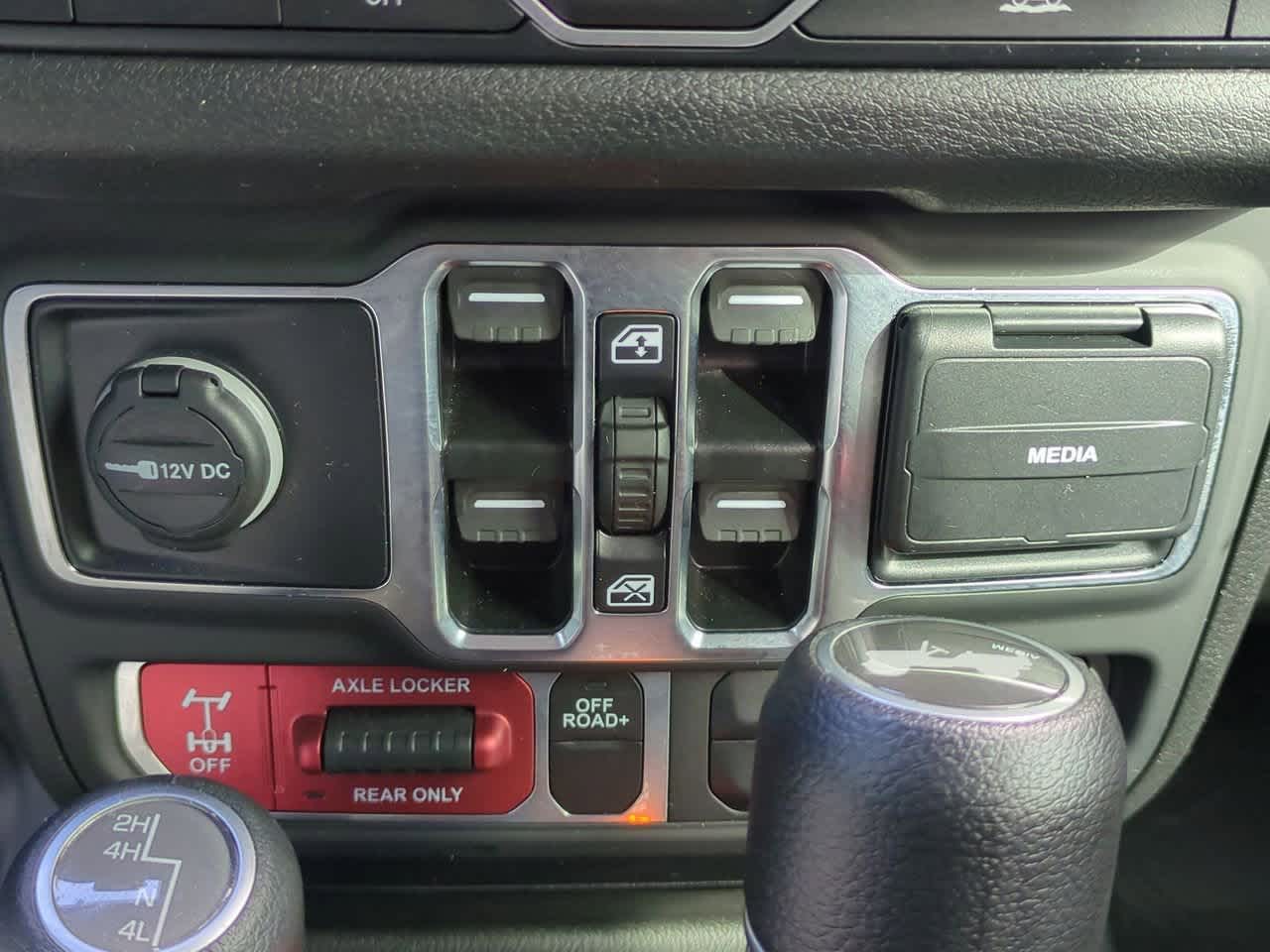 Thumbnail: 2025 Jeep Wrangler - 31