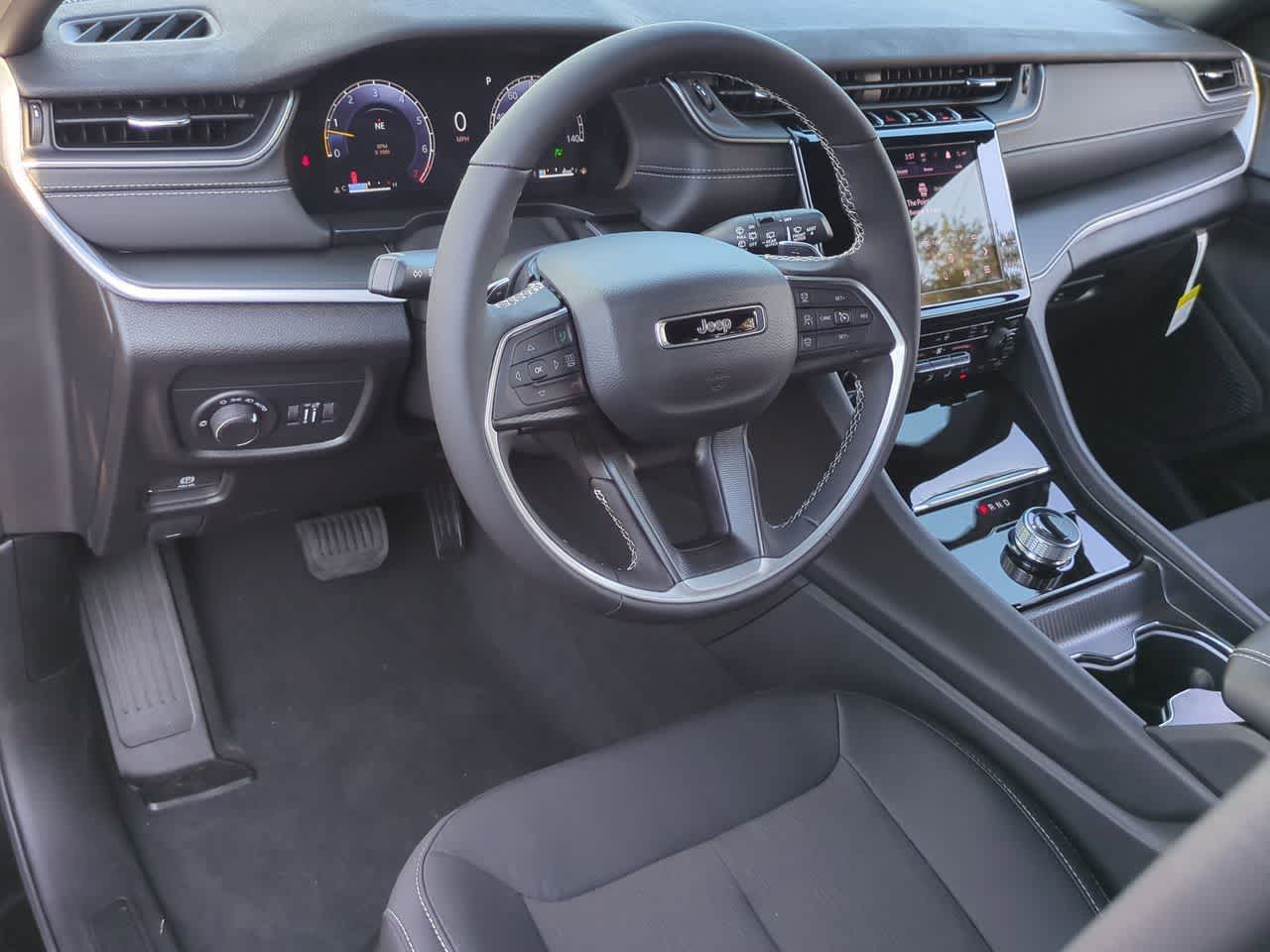 Thumbnail: 2025 Jeep Grand Cherokee - 10