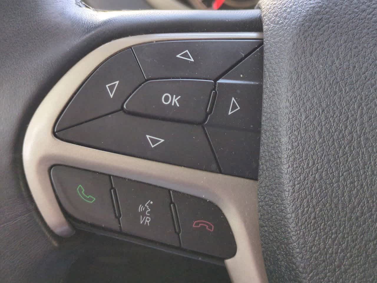 Thumbnail: 2017 Jeep Cherokee - 23