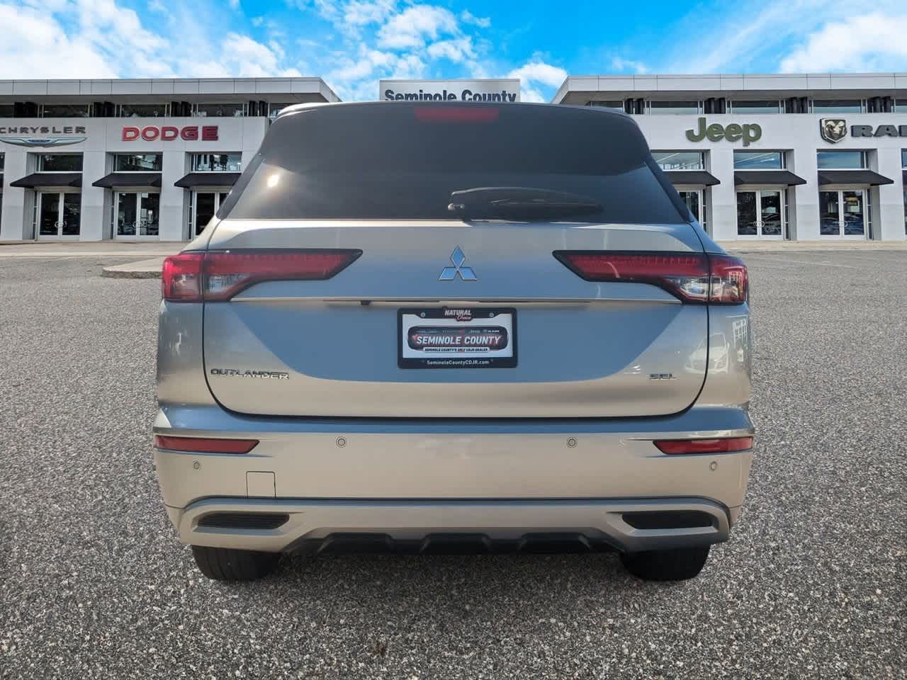 Thumbnail: 2024 Mitsubishi Outlander - 7