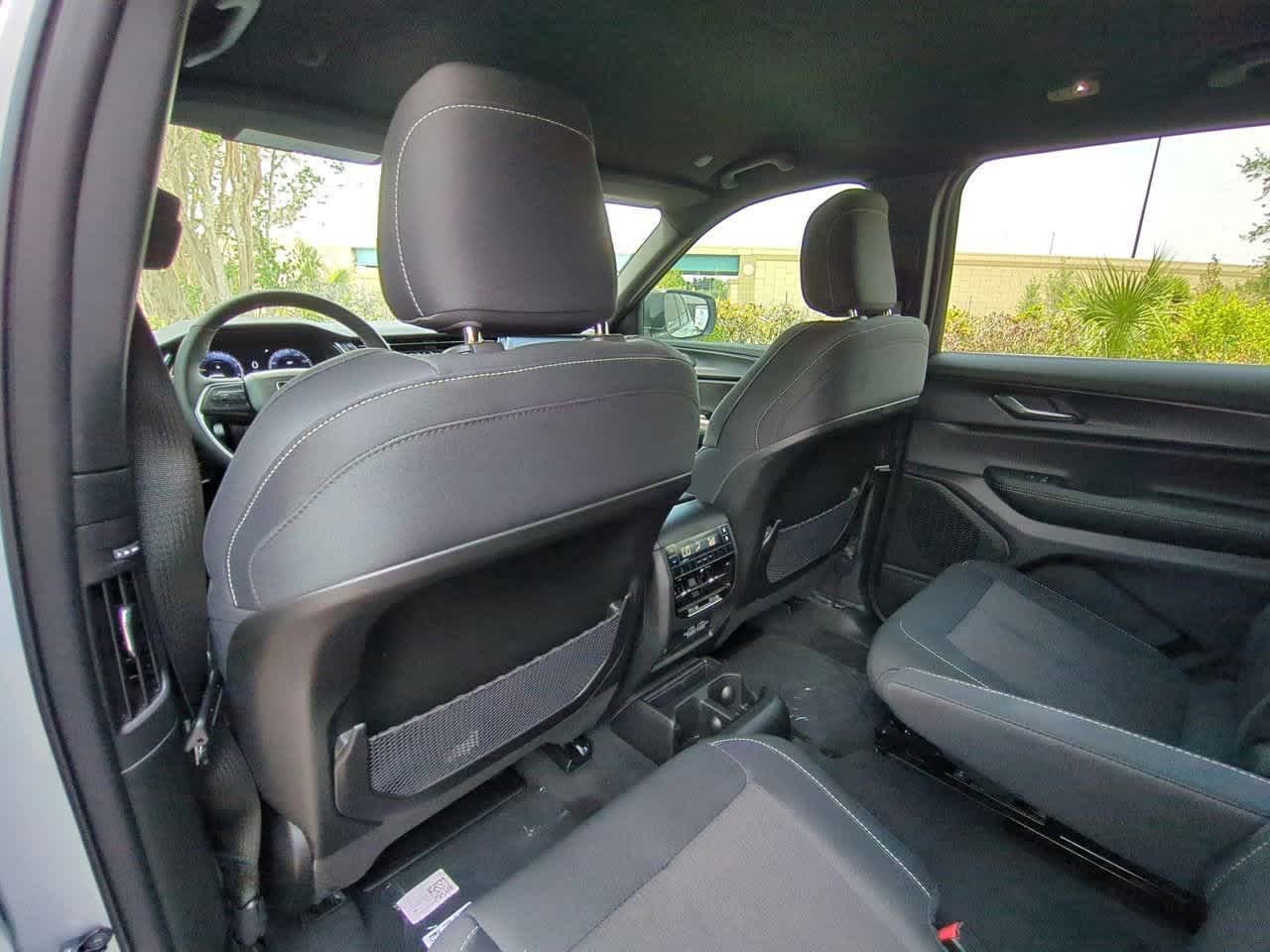 2025 Jeep Grand Cherokee L Laredo 19