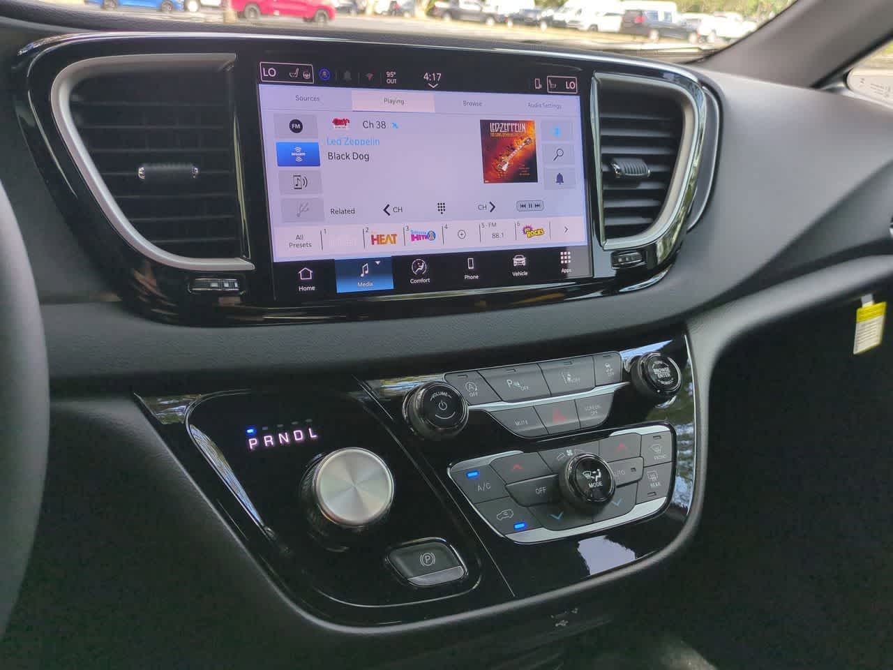 Thumbnail: 2026 Chrysler Voyager - 28