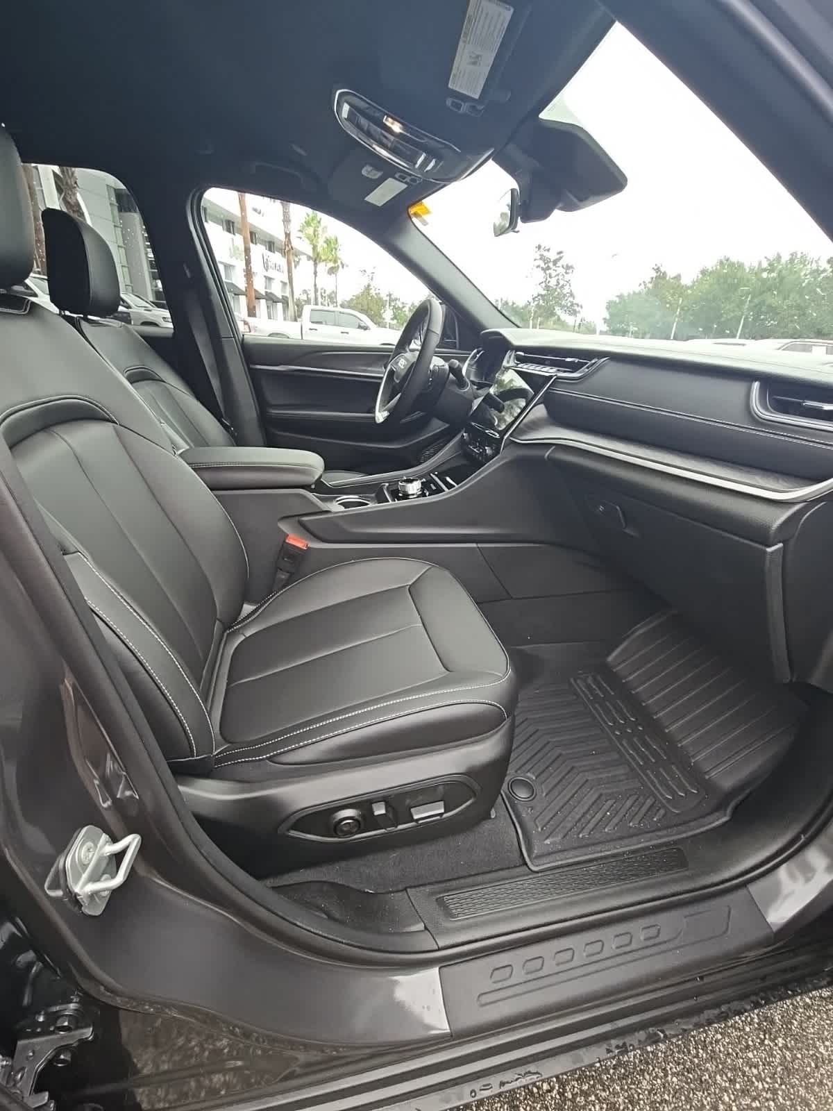 Thumbnail: 2025 Jeep Grand Cherokee - 14