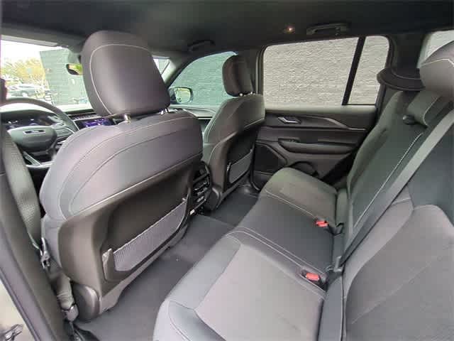 2025 Jeep Grand Cherokee Laredo 18