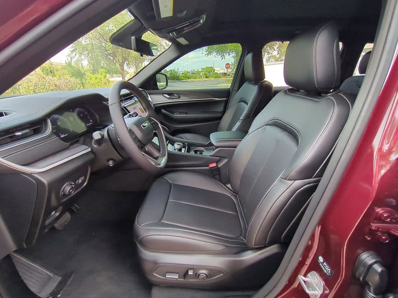 Thumbnail: 2025 Jeep Grand Cherokee - 17