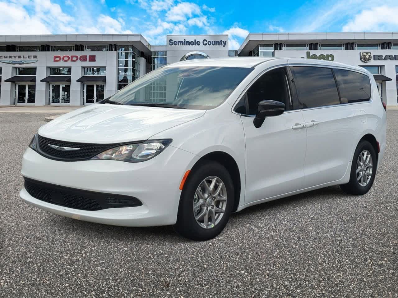 Thumbnail: 2026 Chrysler Voyager - 4