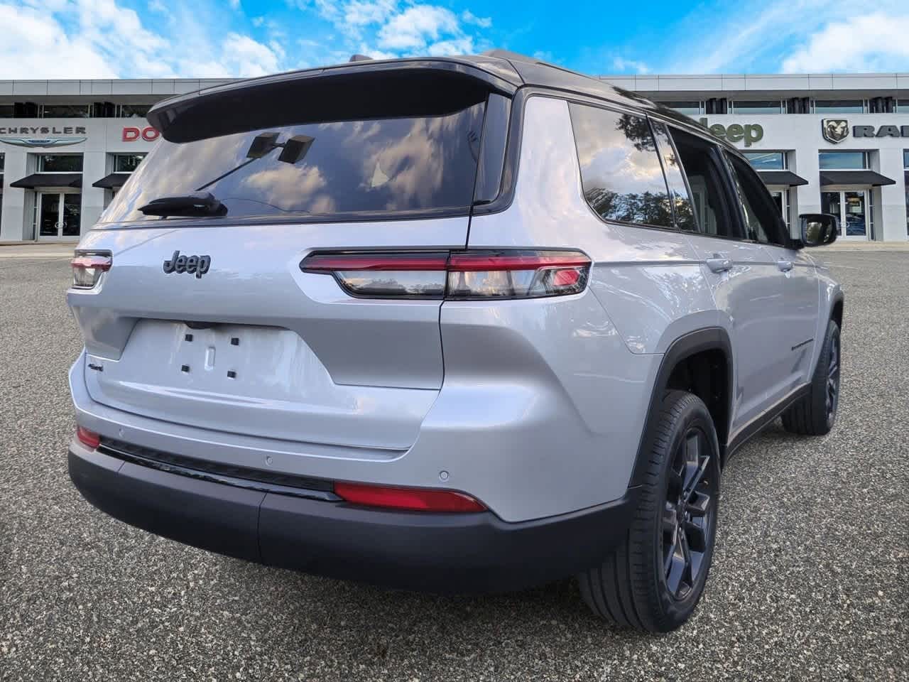 Thumbnail: 2025 Jeep Grand Cherokee L - 8