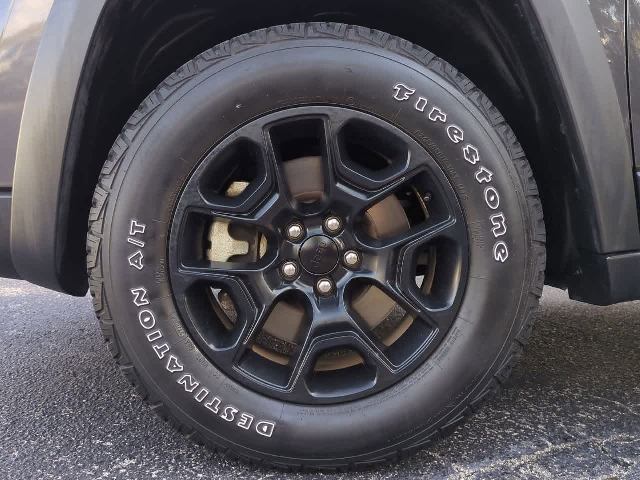 Thumbnail: 2022 Jeep Cherokee - 14