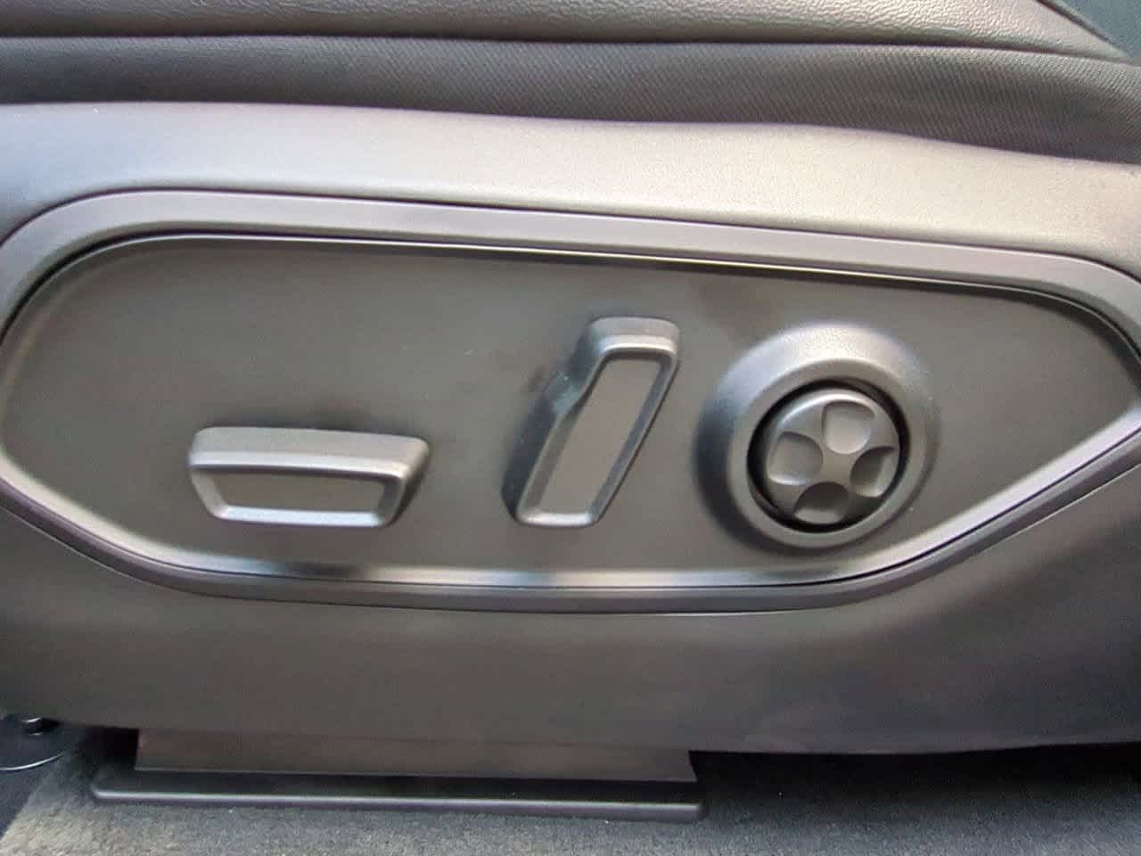 Thumbnail: 2025 Jeep Grand Cherokee L - 18