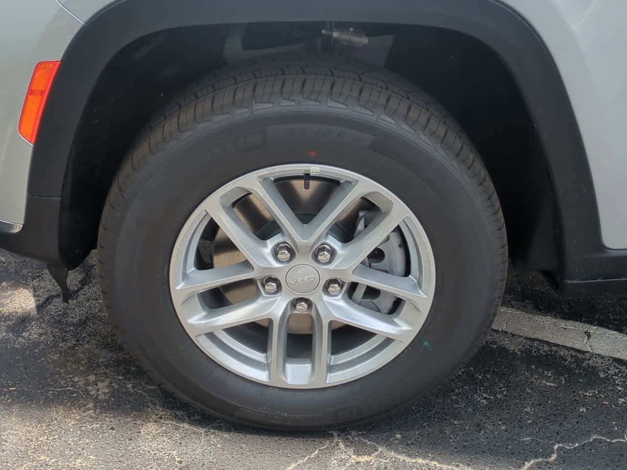2025 Jeep Grand Cherokee L Laredo 14