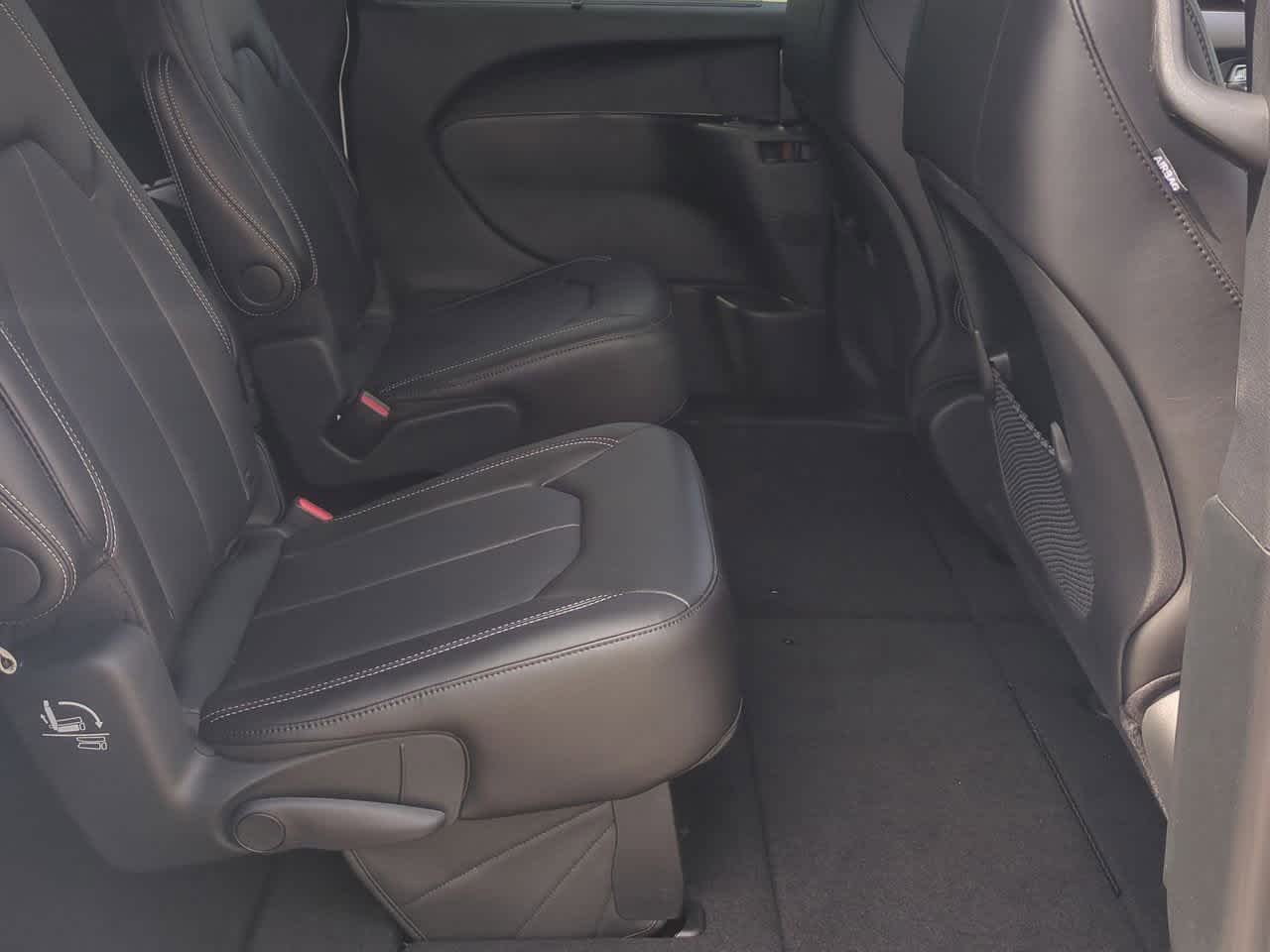 Thumbnail: 2026 Chrysler Voyager - 21