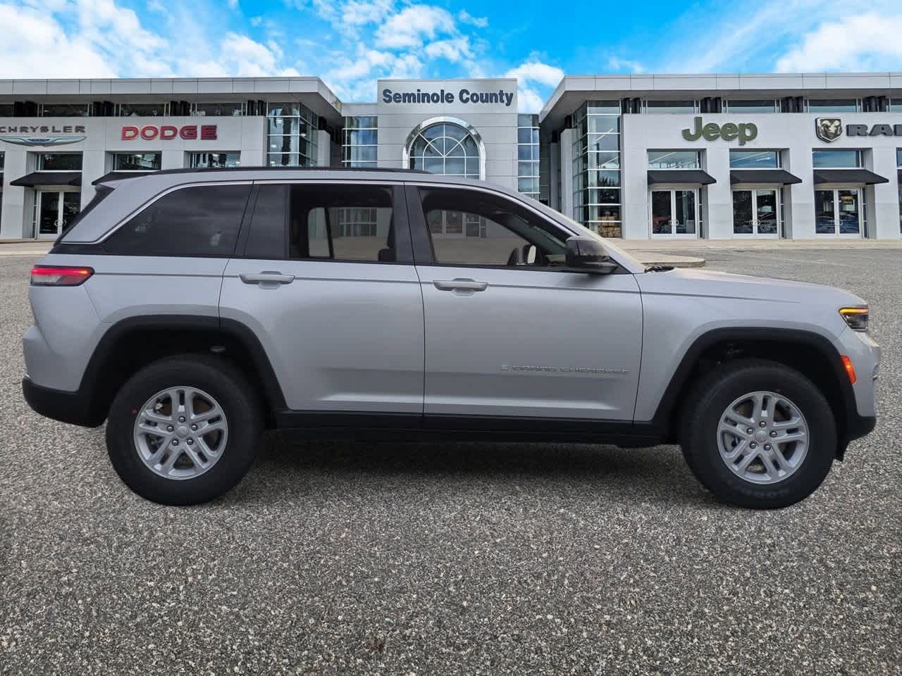 Thumbnail: 2025 Jeep Grand Cherokee - 9