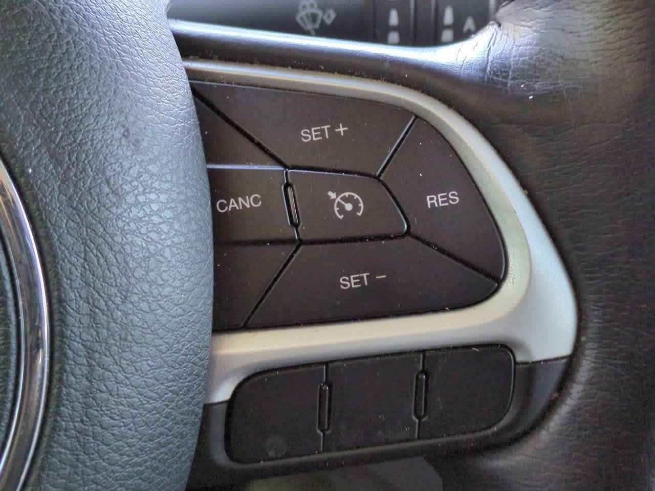 Thumbnail: 2021 Jeep Renegade - 25