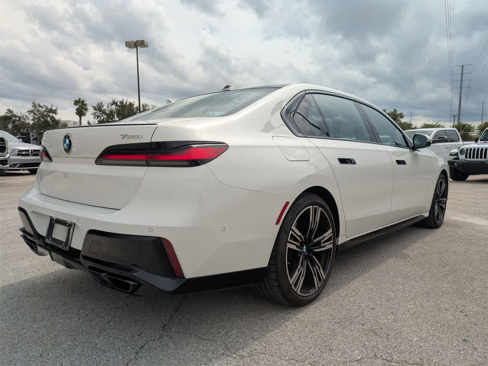 Thumbnail: 2023 BMW 7 Series - 4