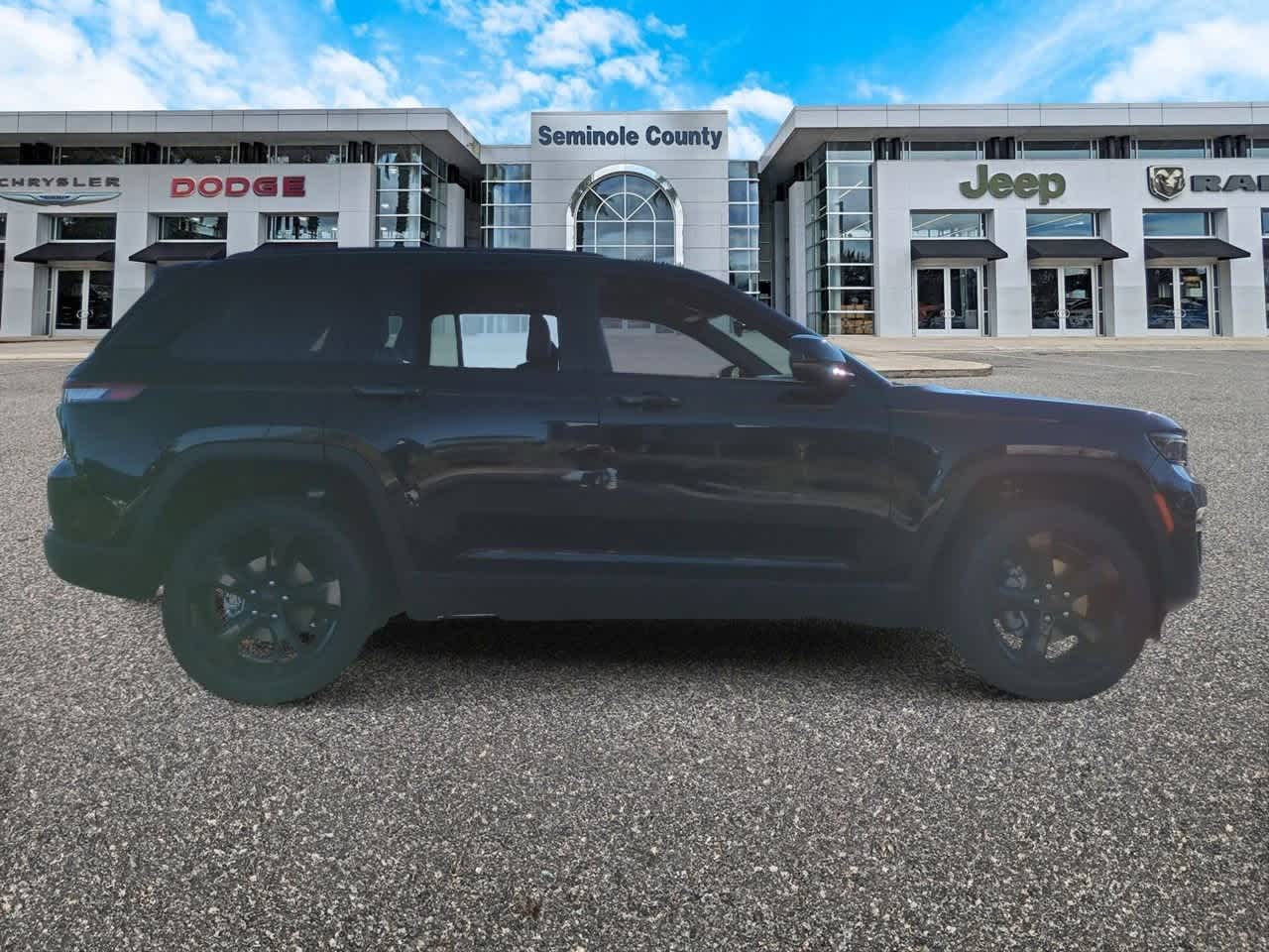 Thumbnail: 2025 Jeep Grand Cherokee - 8