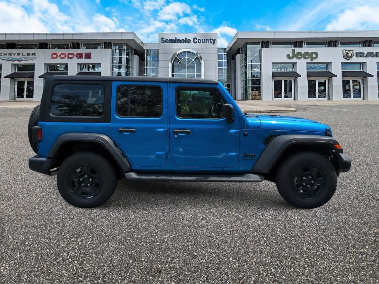 Thumbnail: 2022 Jeep Wrangler - 9