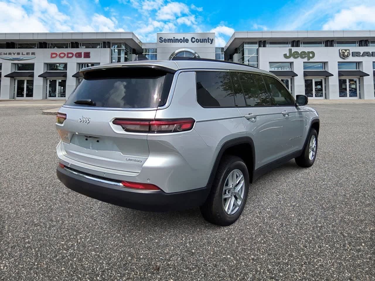 2025 Jeep Grand Cherokee L Laredo 8