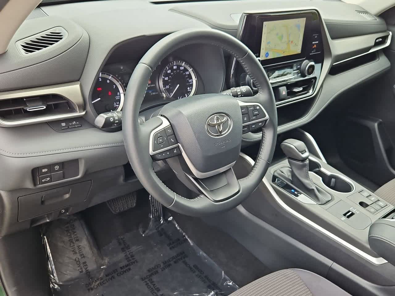 Thumbnail: 2023 Toyota Highlander - 10