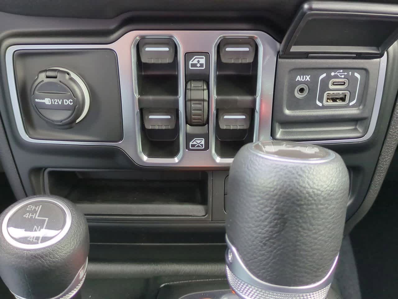 Thumbnail: 2025 Jeep Wrangler - 31