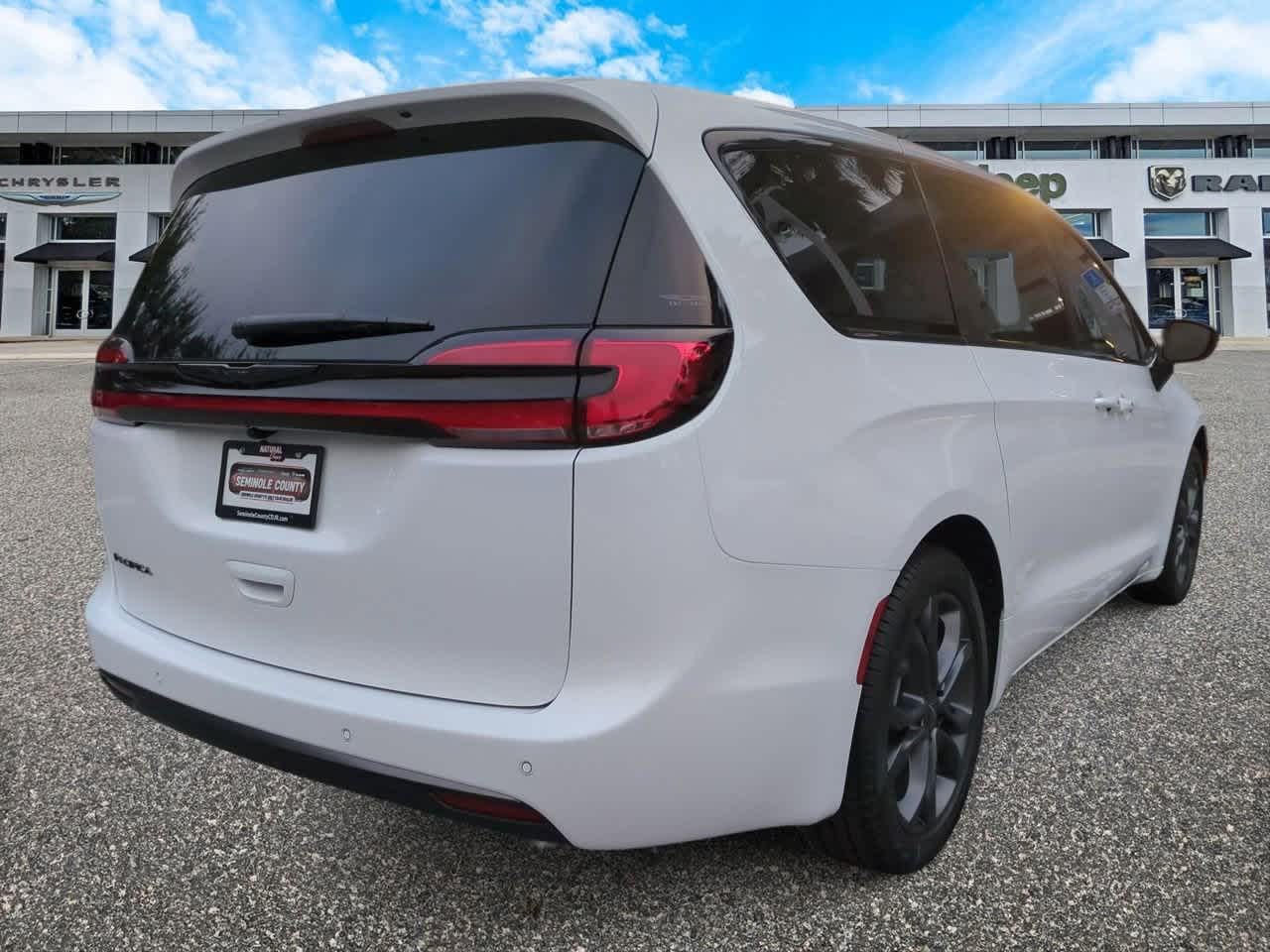Thumbnail: 2026 Chrysler Pacifica - 8
