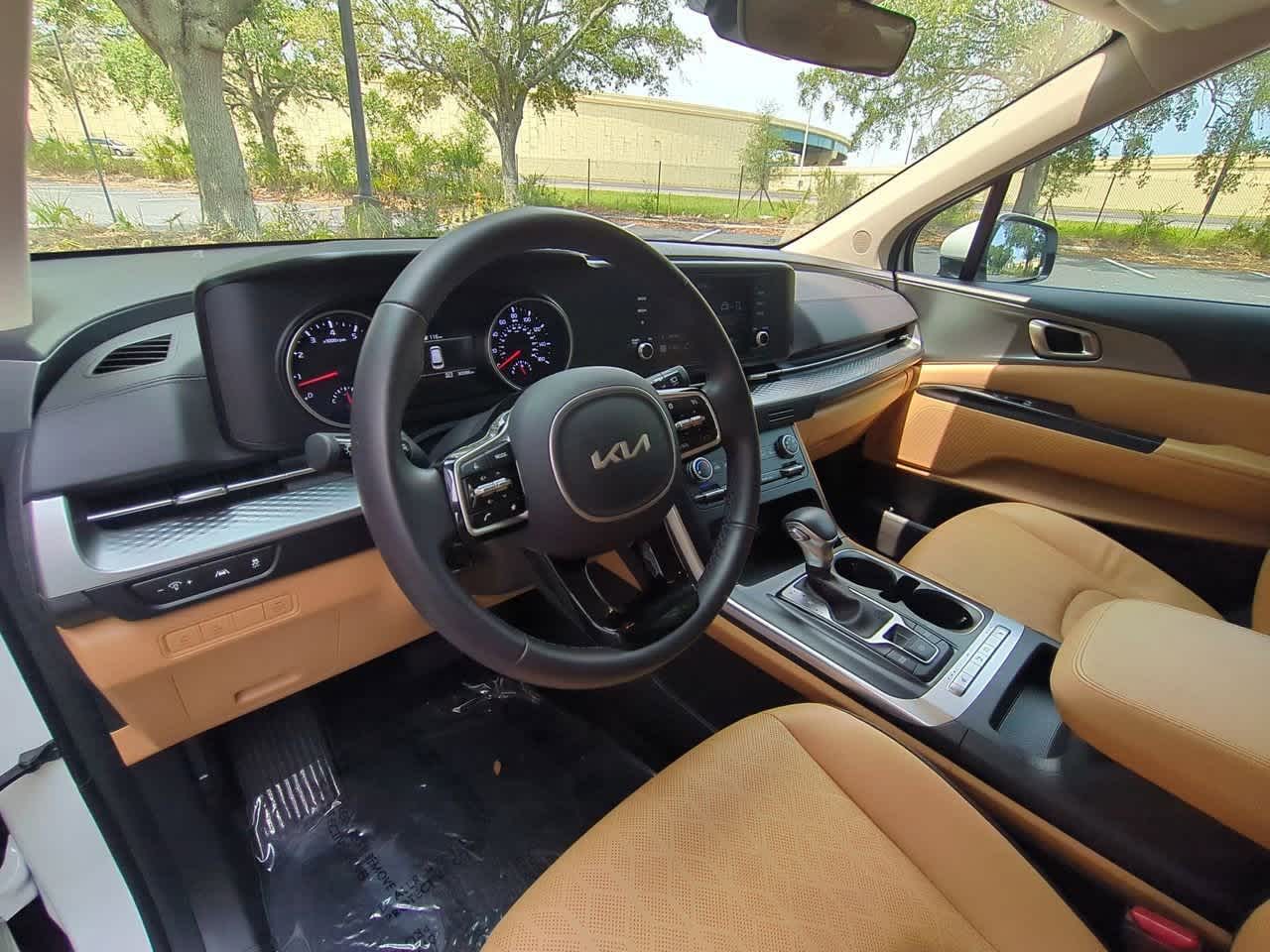 2024 Kia Carnival LX 10