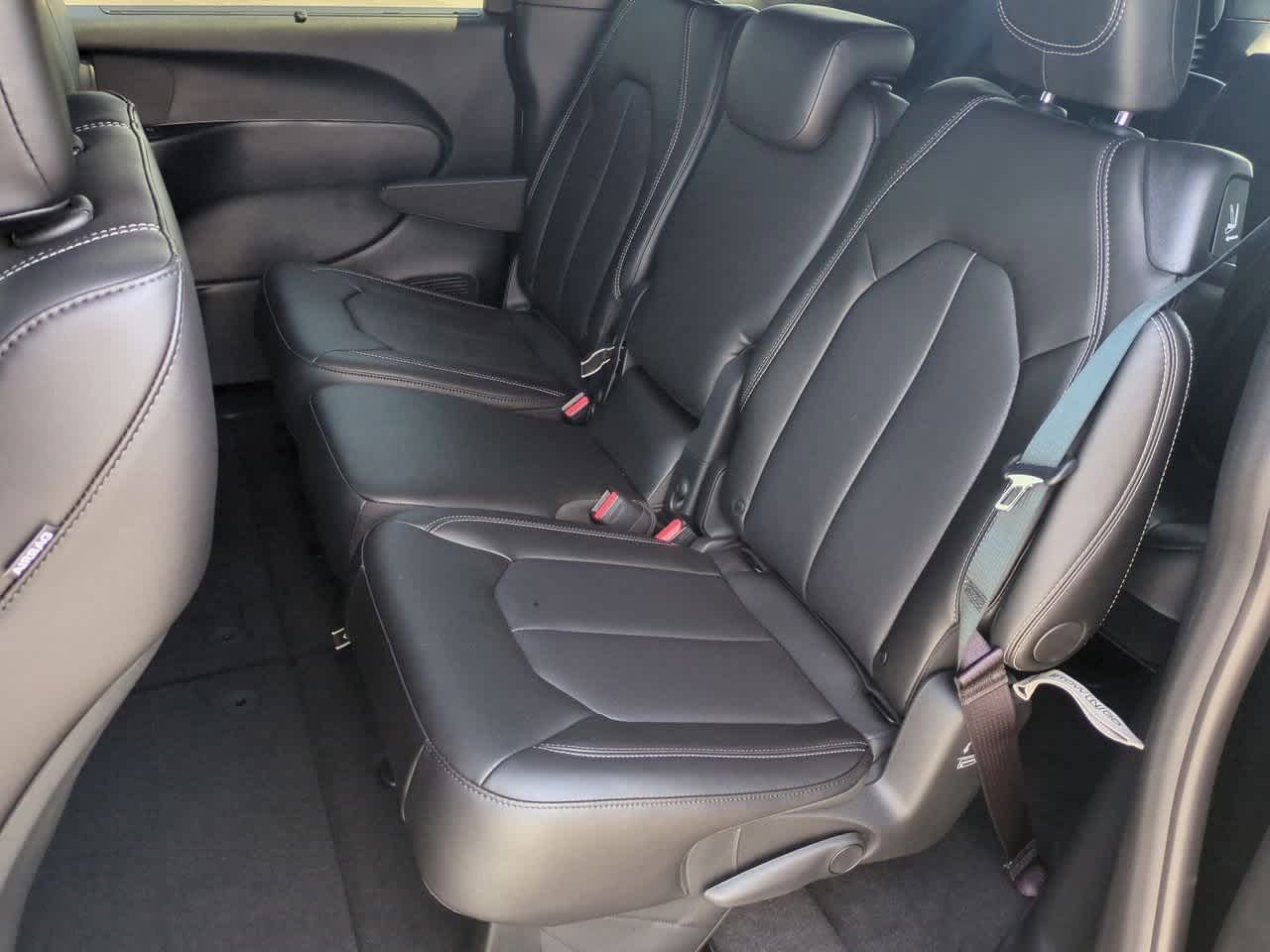 Thumbnail: 2026 Chrysler Pacifica - 20