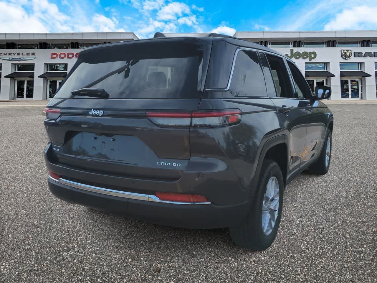 Thumbnail: 2026 Jeep Grand Cherokee - 8