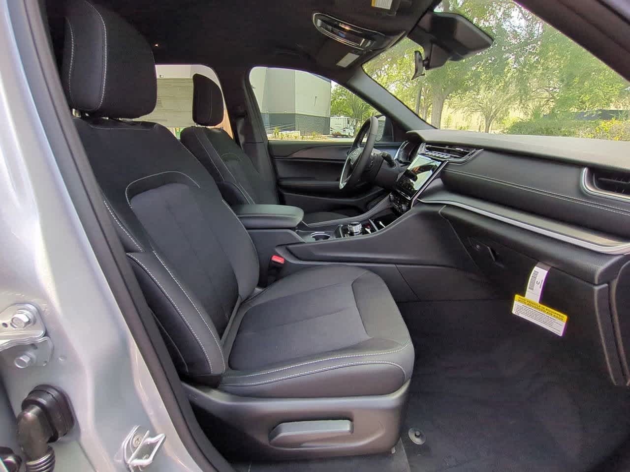 2025 Jeep Grand Cherokee L Laredo 22