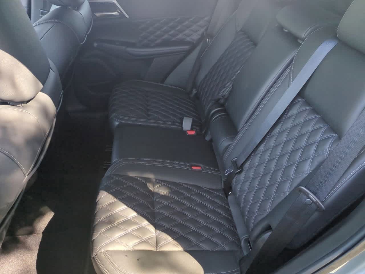 Thumbnail: 2024 Mitsubishi Outlander - 20