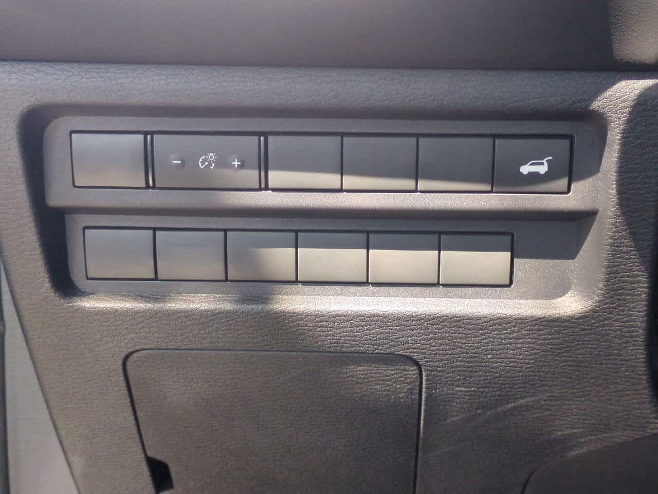 Thumbnail: 2024 Mitsubishi Outlander - 18