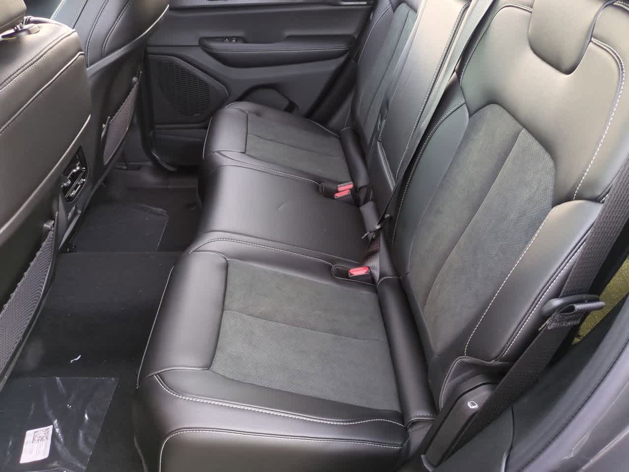 Thumbnail: 2025 Jeep Grand Cherokee - 21