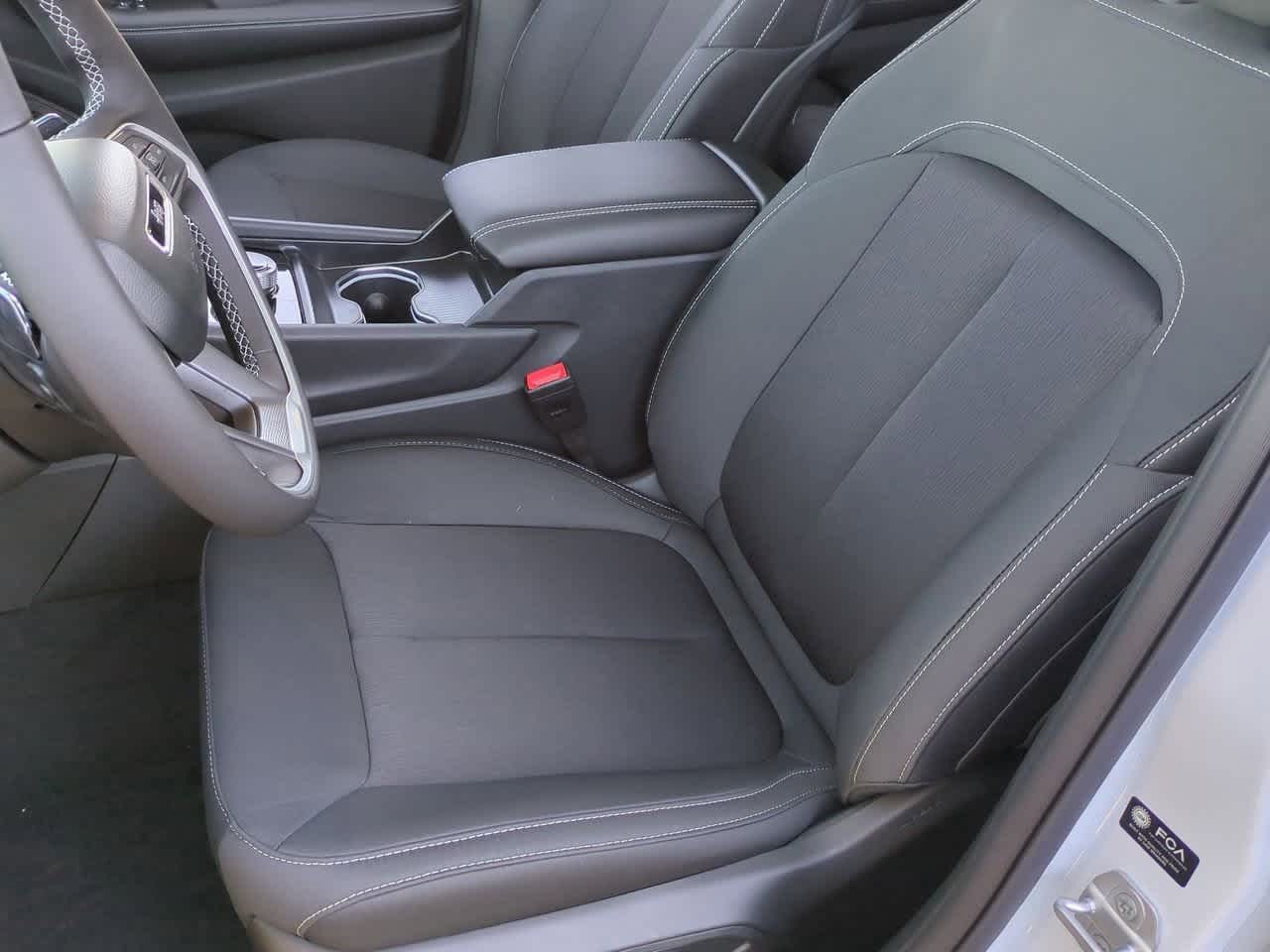 Thumbnail: 2025 Jeep Grand Cherokee - 17