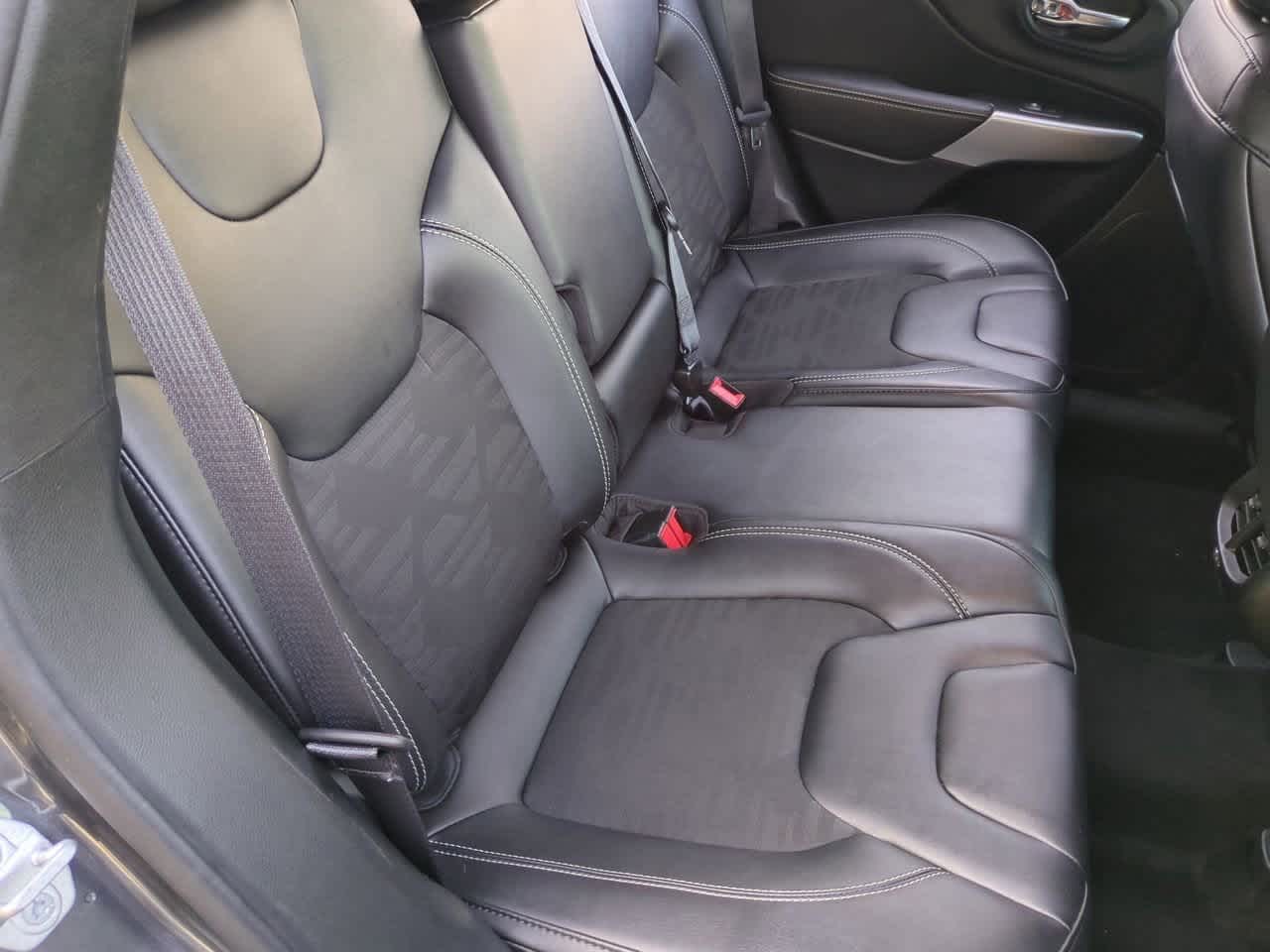 Thumbnail: 2022 Jeep Cherokee - 21