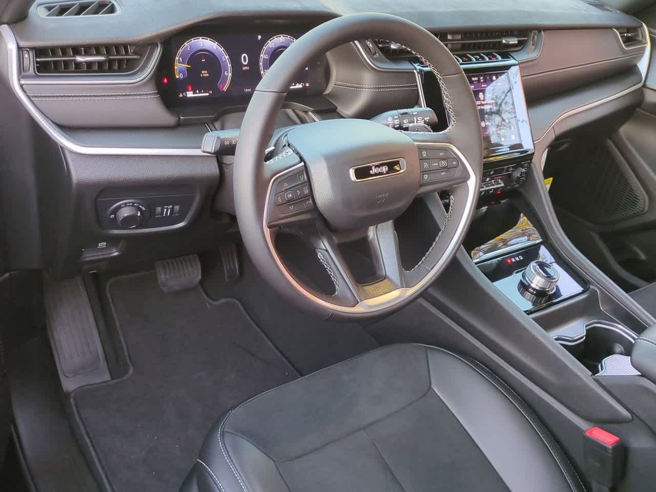 Thumbnail: 2025 Jeep Grand Cherokee - 10