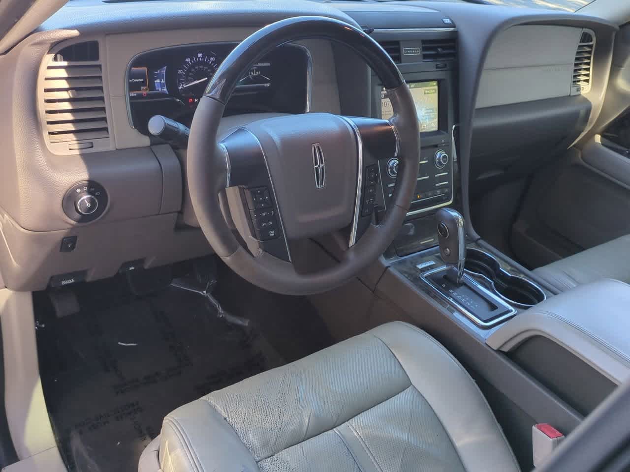 Thumbnail: 2017 Lincoln Navigator L - 10