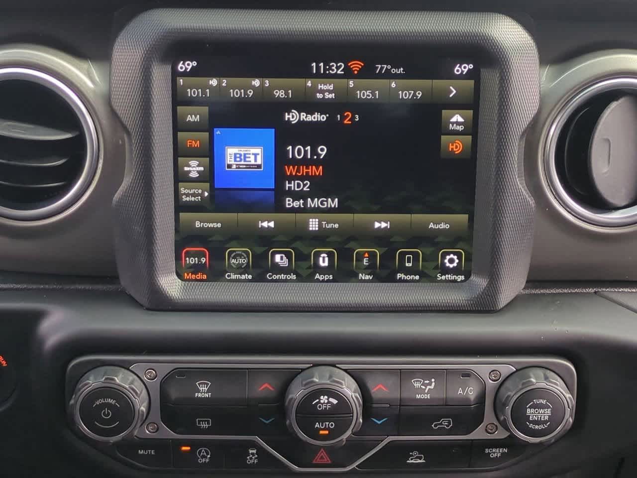 Thumbnail: 2023 Jeep Wrangler - 29