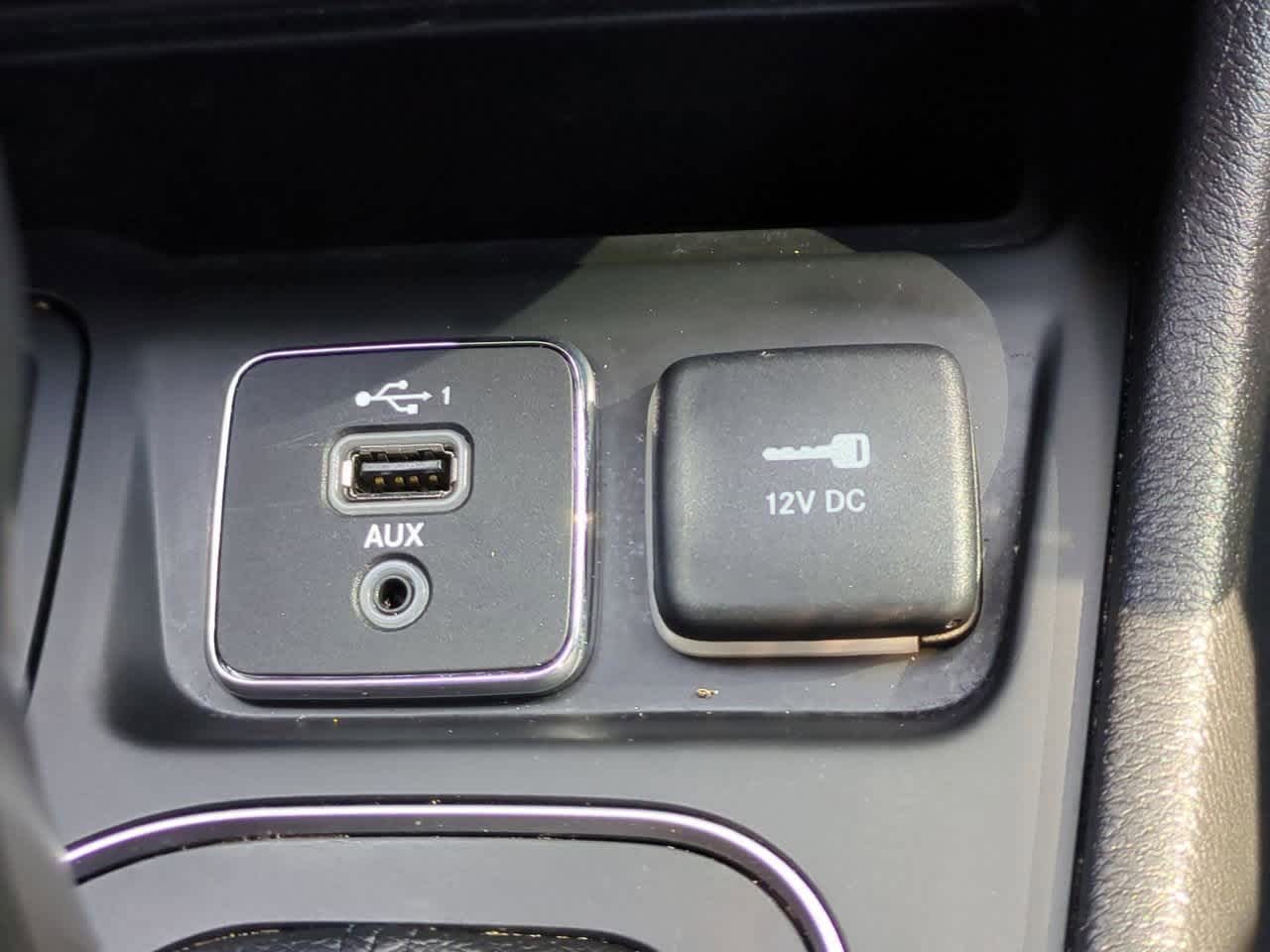 Thumbnail: 2020 Jeep Cherokee - 31