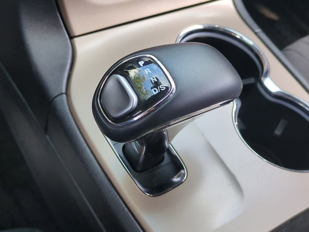 Thumbnail: 2015 Jeep Grand Cherokee - 33