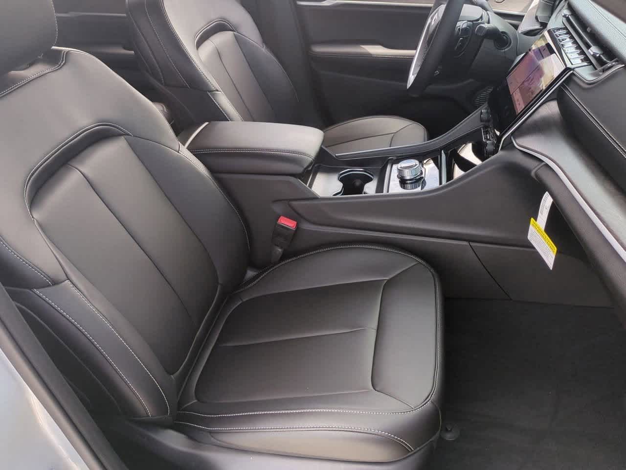 Thumbnail: 2025 Jeep Grand Cherokee - 23