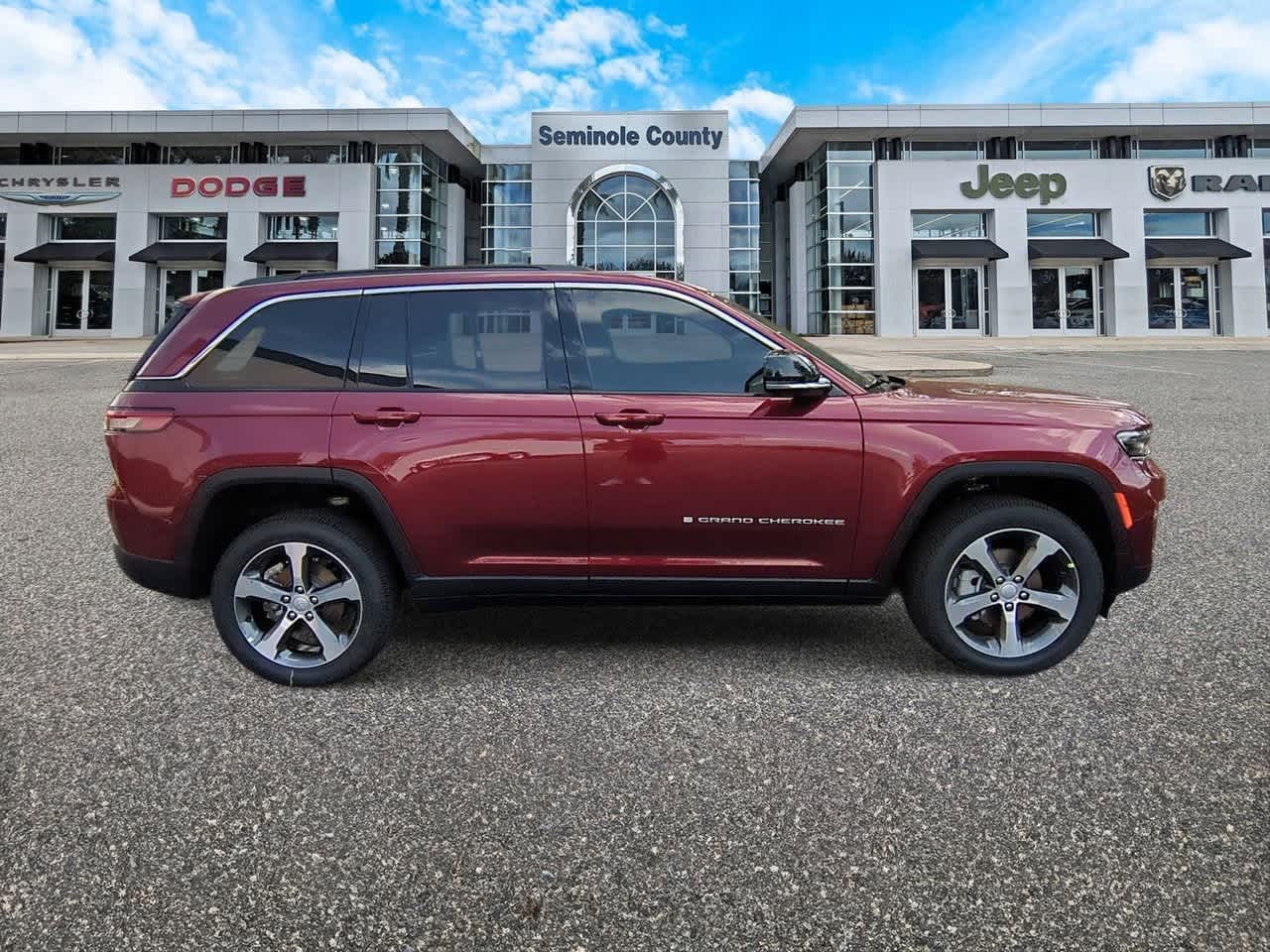 Thumbnail: 2025 Jeep Grand Cherokee - 9