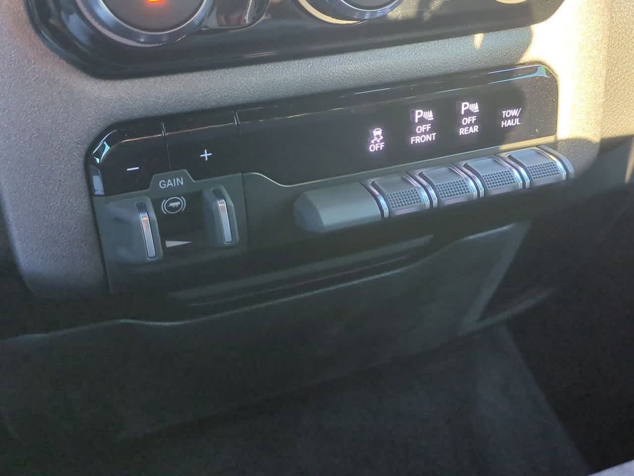 Thumbnail: 2025 RAM 1500 - 17