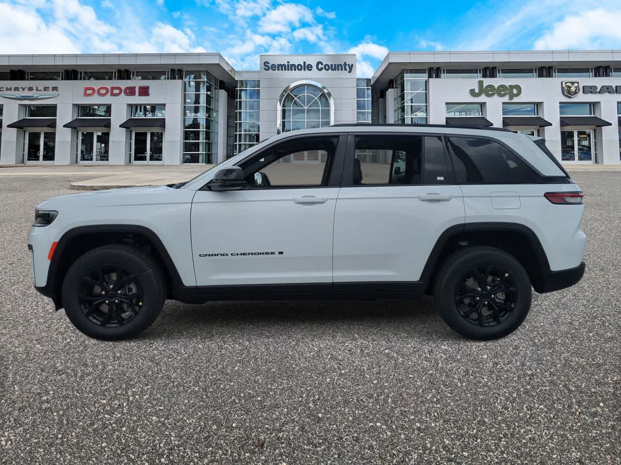 Thumbnail: 2026 Jeep Grand Cherokee - 5