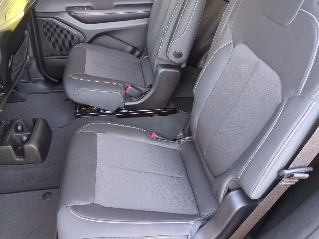 Thumbnail: 2025 Jeep Grand Cherokee L - 21