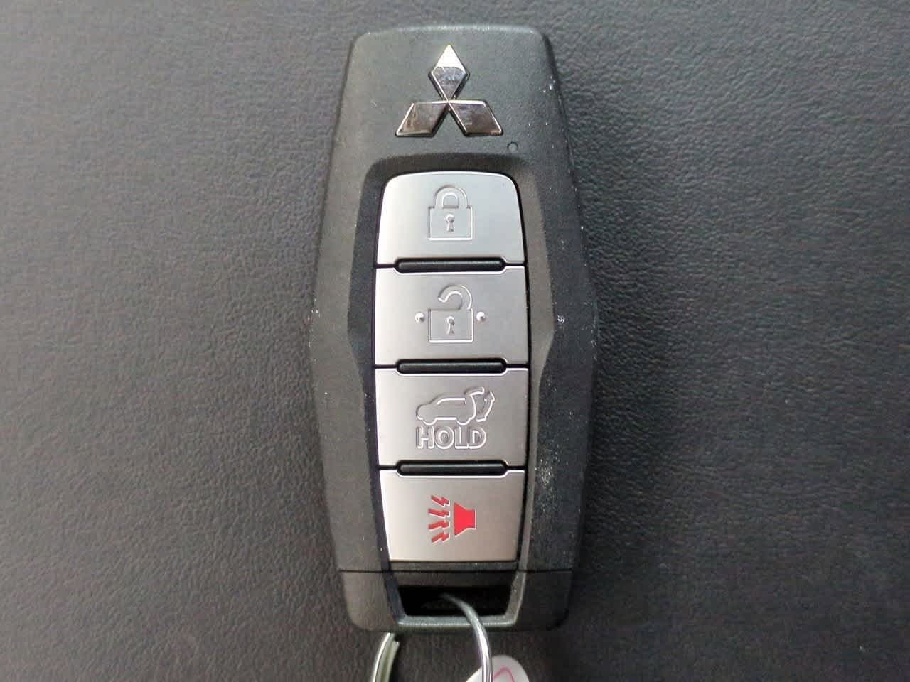 Thumbnail: 2024 Mitsubishi Outlander - 37