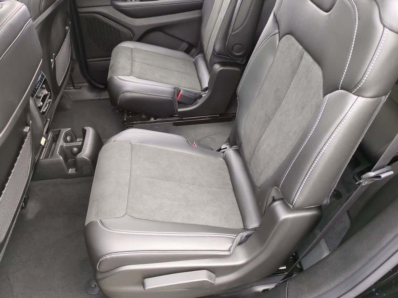 Thumbnail: 2025 Jeep Grand Cherokee L - 21