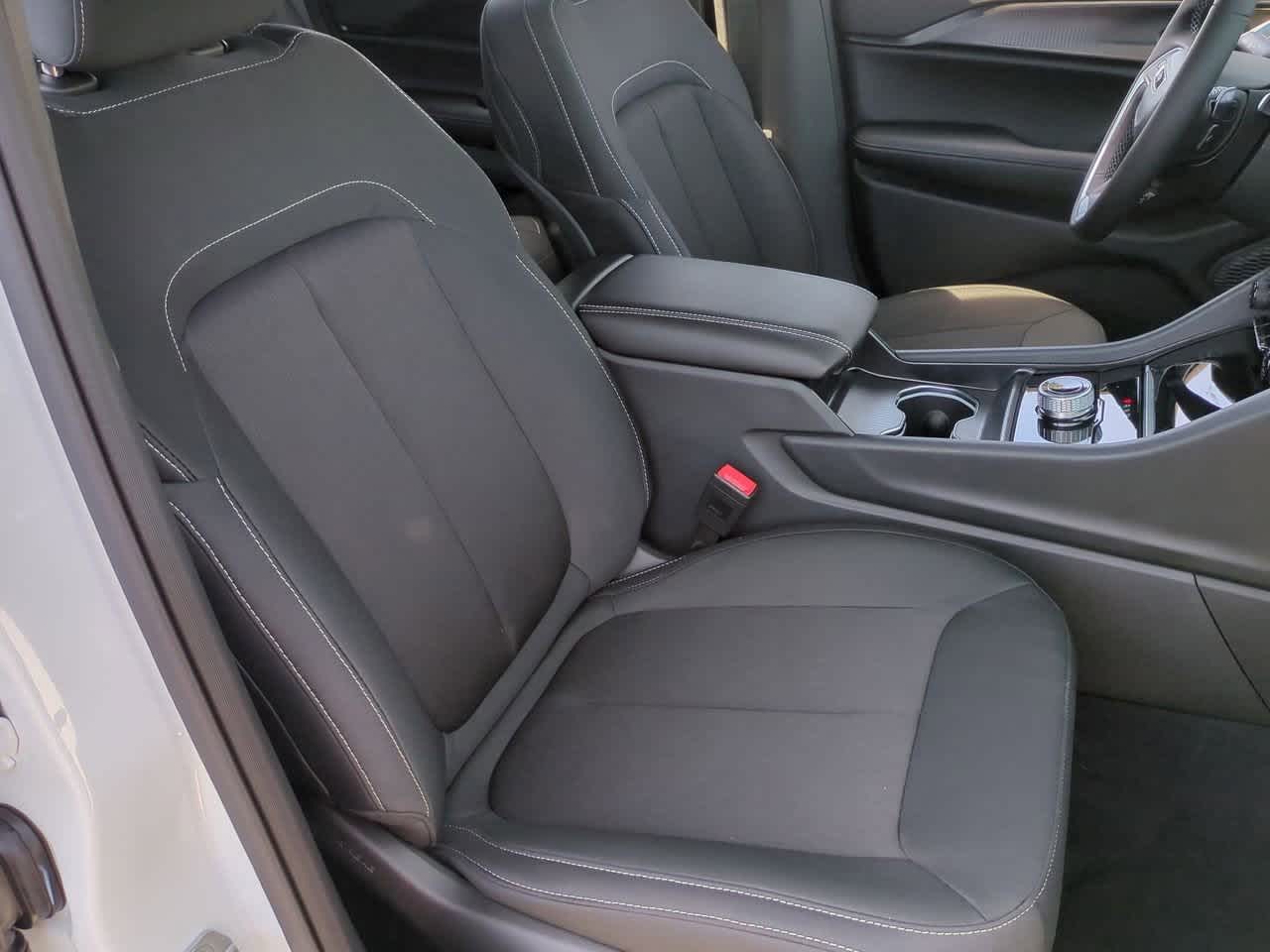 Thumbnail: 2025 Jeep Grand Cherokee - 23